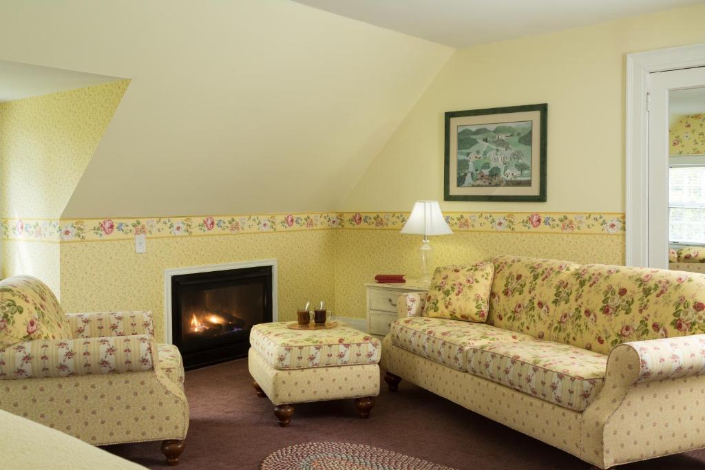 Four Chimneys Inn photo