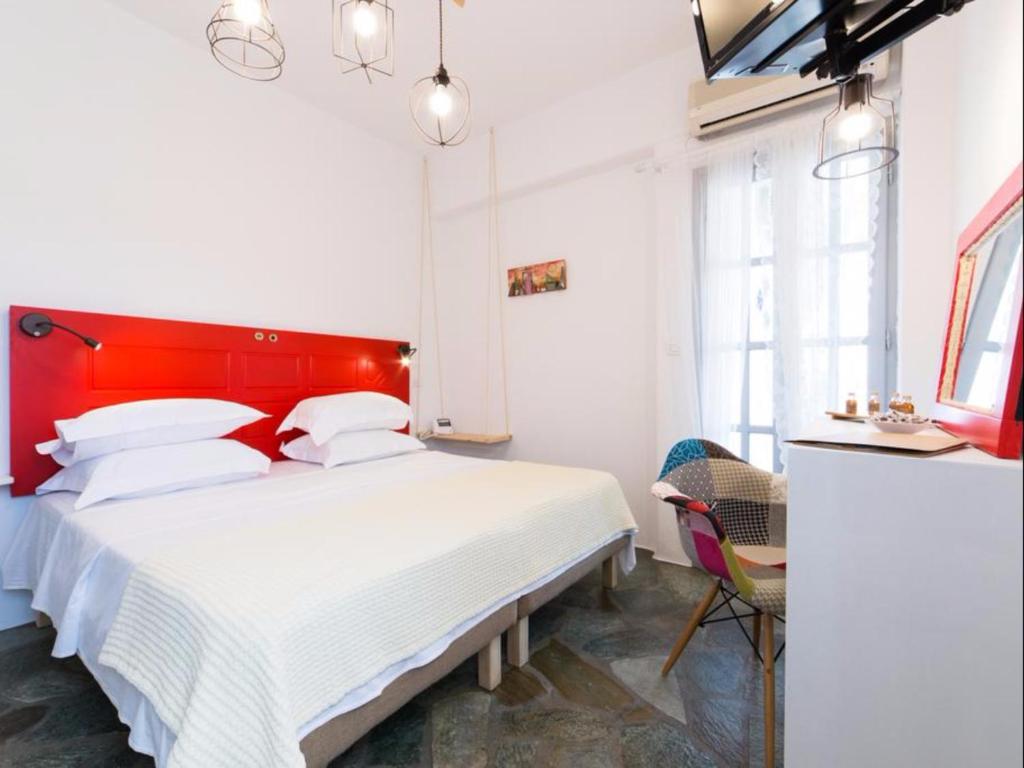 Postel nebo postele na pokoji v ubytování Evi Rooms
