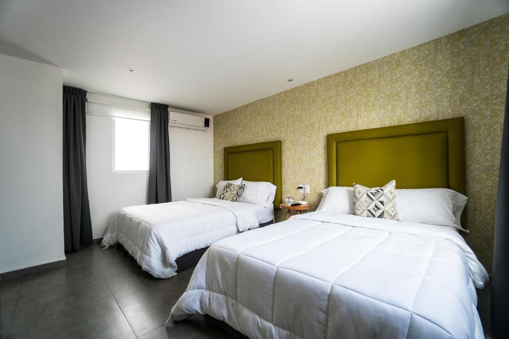 Postel nebo postele na pokoji v ubytování Hotel Suites Regina