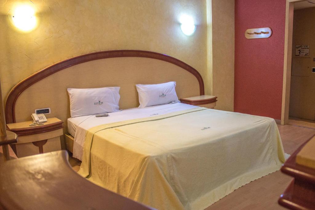 Postel nebo postele na pokoji v ubytování Autohotel Ilussion