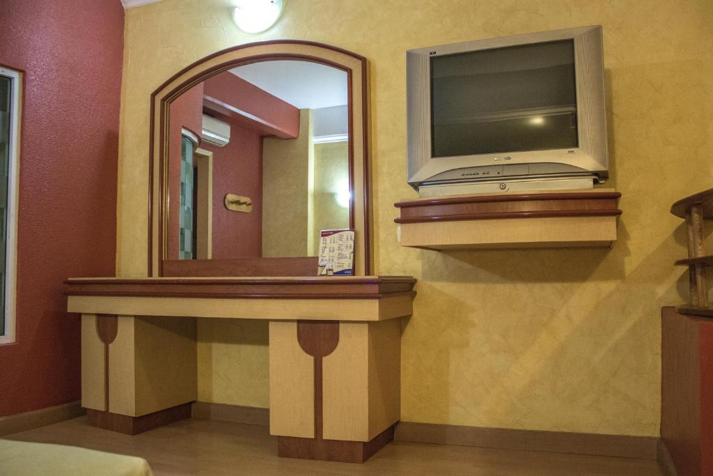 TV a/nebo společenská místnost v ubytování Autohotel Ilussion
