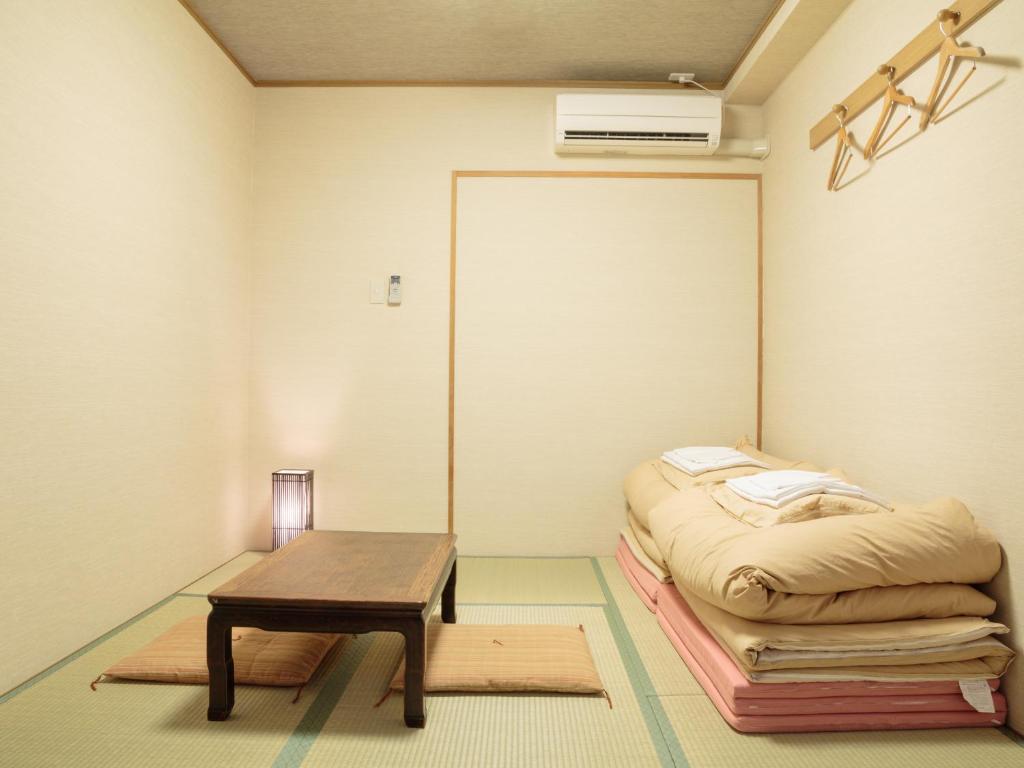 Postel nebo postele na pokoji v ubytování Kyoto Hana Hostel