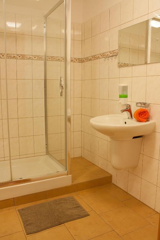 Koupelna v ubytování Apartmány REKO Kadaň
