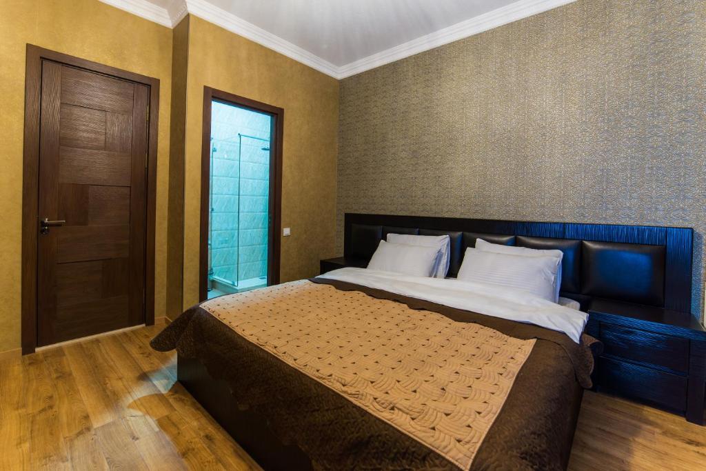 Postel nebo postele na pokoji v ubytování Hotel New Telavi