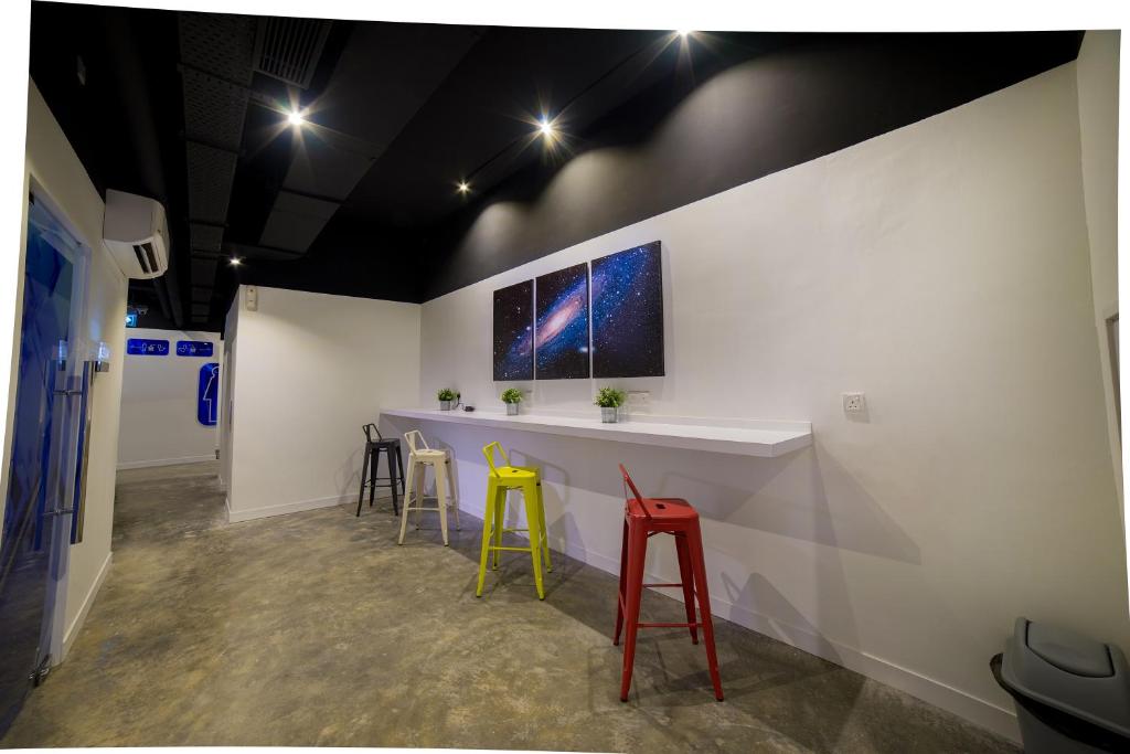 TV a/nebo společenská místnost v ubytování Riccarton Capsule Hotel
