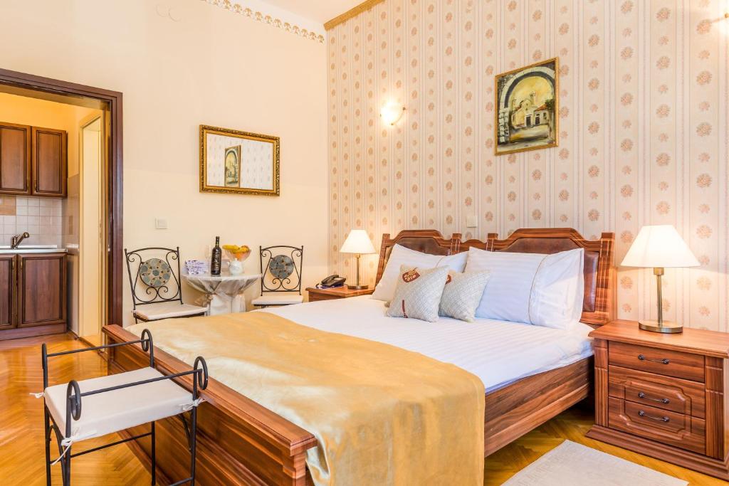 Postel nebo postele na pokoji v ubytování Villas Arbia - Margita Beach hotel