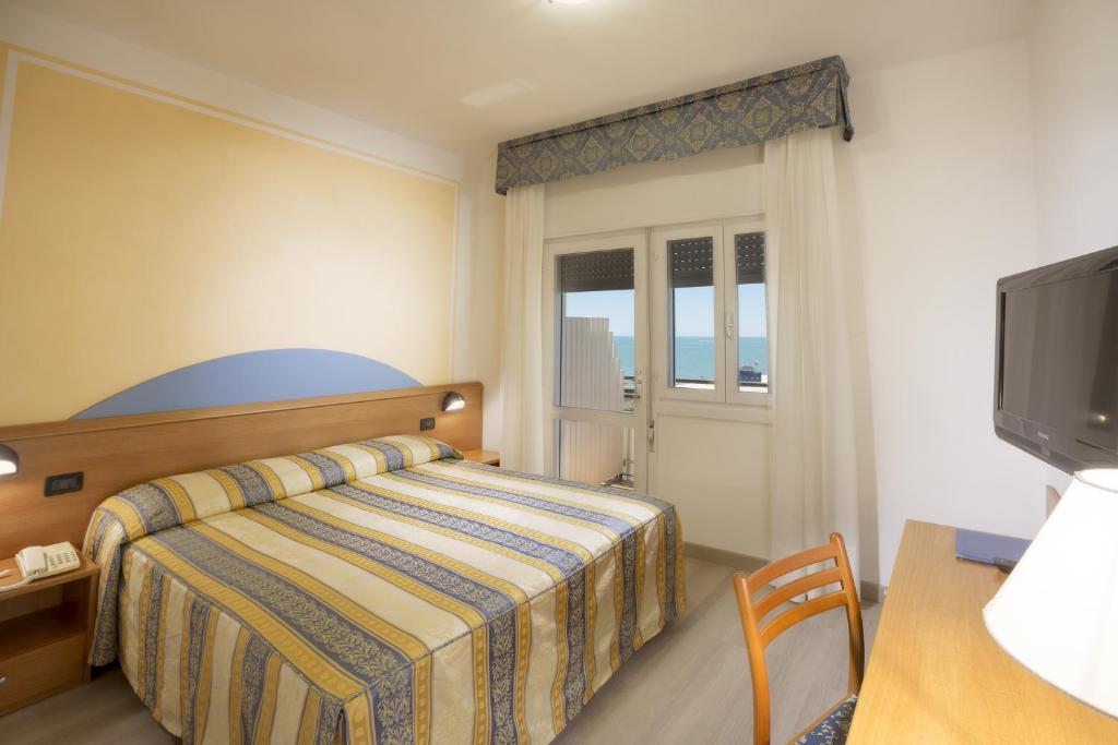 Postel nebo postele na pokoji v ubytování Hotel Adria sul Mare