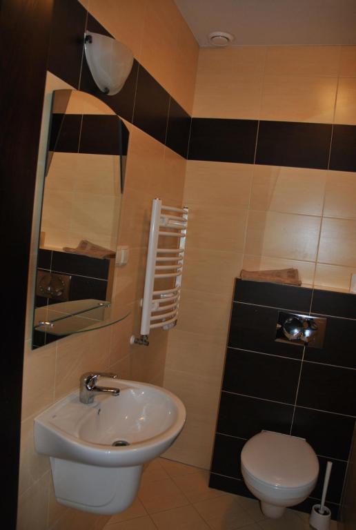 Krzywy Domek w Ostrowie Morza Brzeg - 9