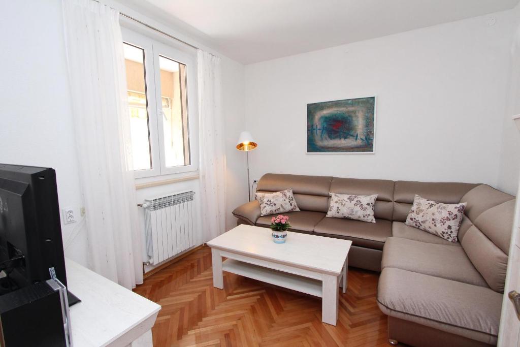 a living room with a couch and a coffee table at Guest House Aurora in Rovinj