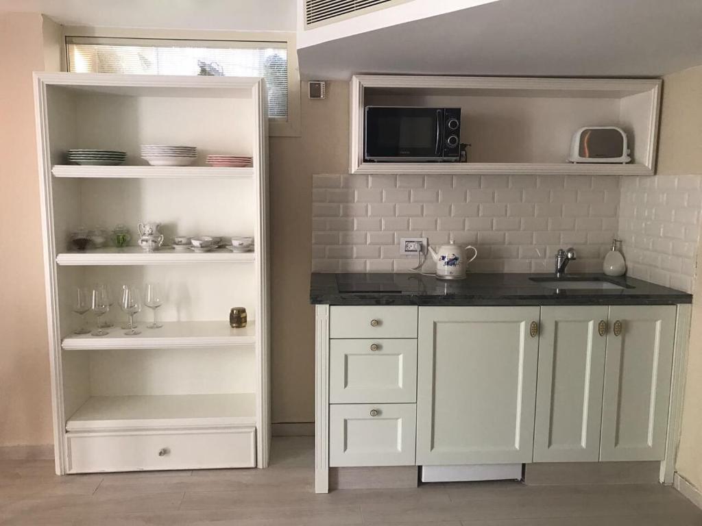 Kuchyň nebo kuchyňský kout v ubytování Noa's Place