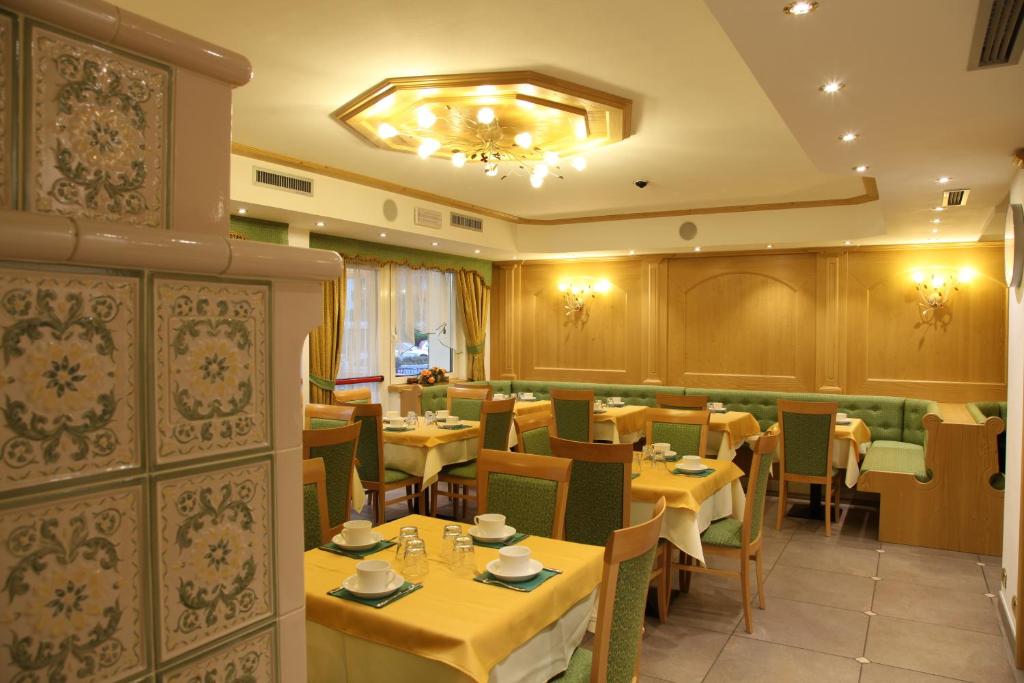 Reštaurácia alebo iné gastronomické zariadenie v ubytovaní Hotel Gran Vacanze Rooms & Apartments