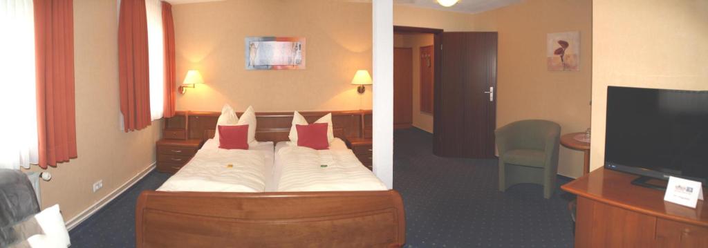 Postel nebo postele na pokoji v ubytování Hotel Vier Linden
