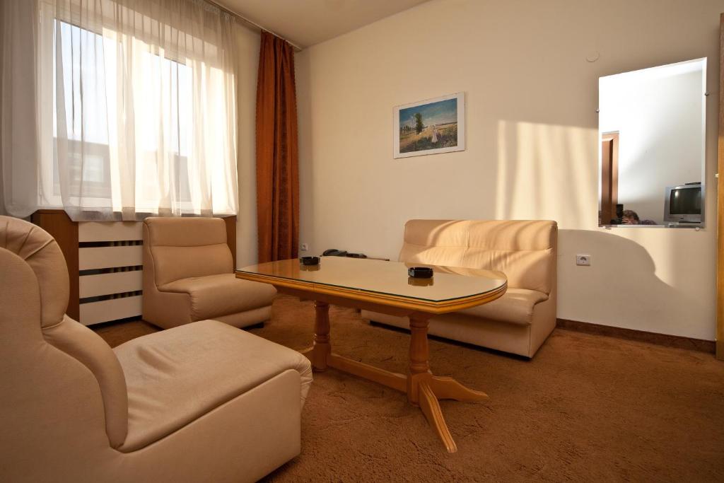 Slavyanska Beseda Hotel - Suite With Bedroom