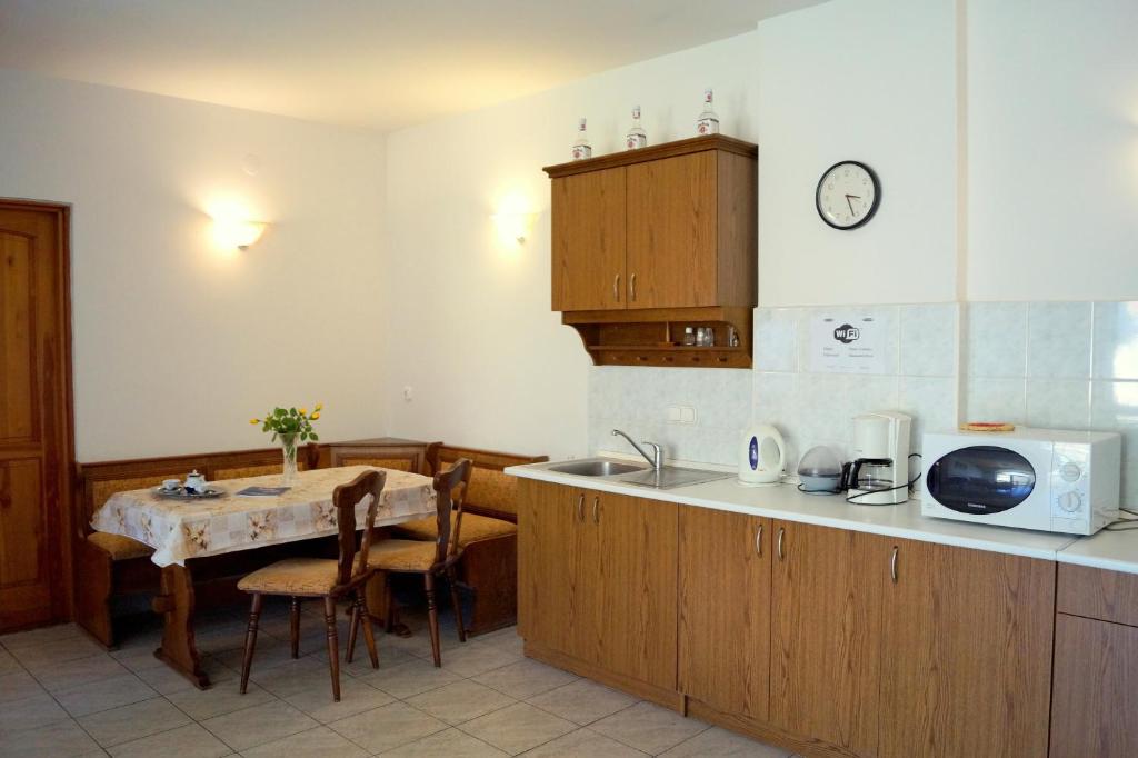 Kuchyň nebo kuchyňský kout v ubytování Arizona apartman