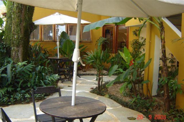 Um jardim em Pousada Moryba