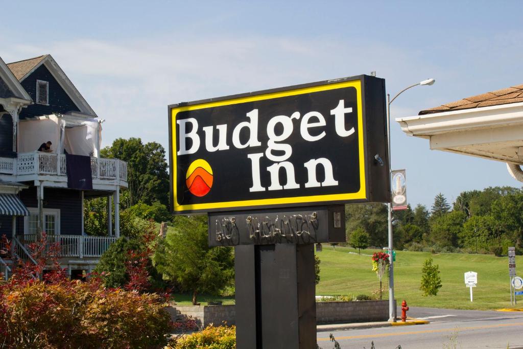 a sign for a buffet inn on a street at Budget Inn in Luray