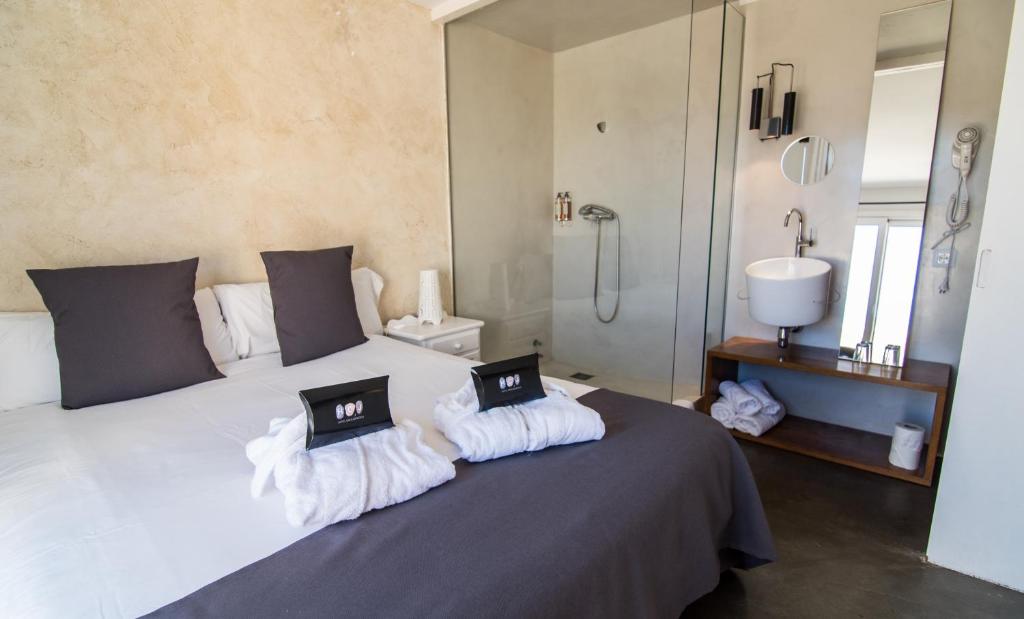 Postel nebo postele na pokoji v ubytování Hotel Cala Joncols