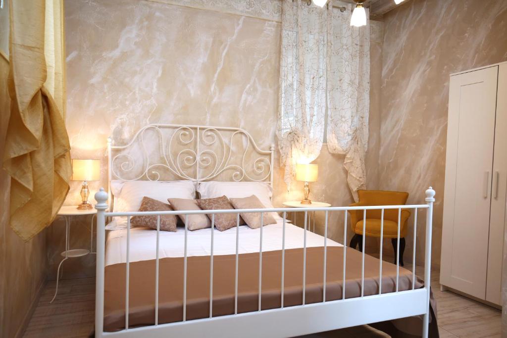 Postel nebo postele na pokoji v ubytování Luxury Lidija Rooms