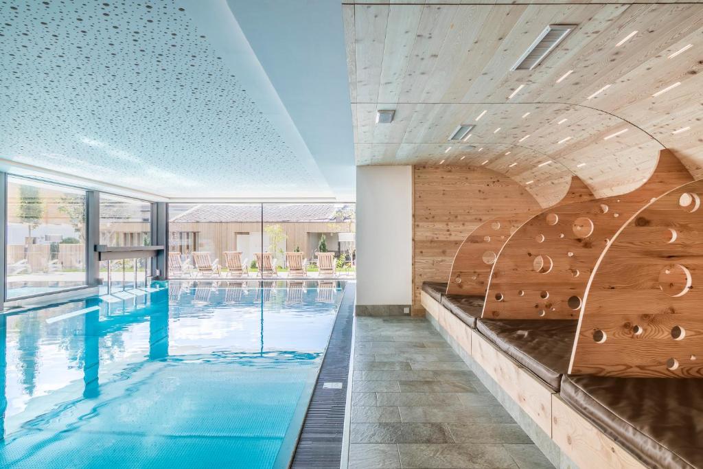 Bazén v ubytovaní Hotel Restaurant Langgenhof alebo v jeho blízkosti