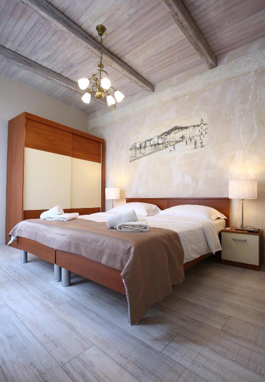 Postel nebo postele na pokoji v ubytování Luxury Lidija Rooms