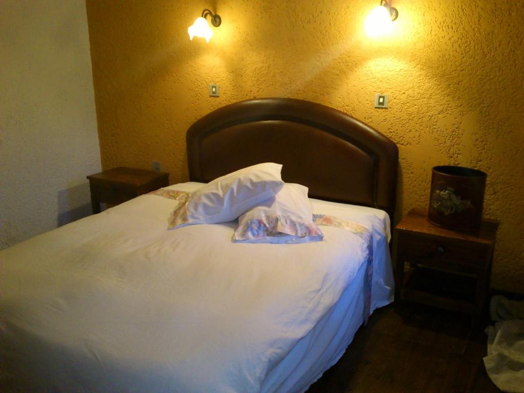 Postel nebo postele na pokoji v ubytování Hotel Polydrosos