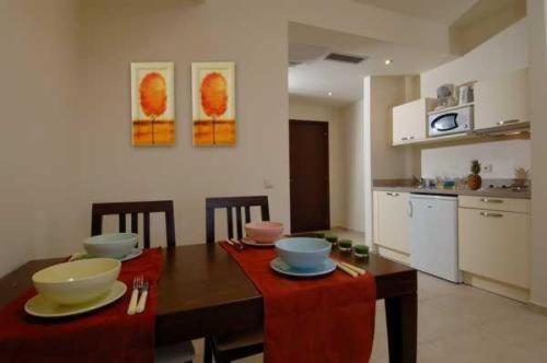 Kuchyň nebo kuchyňský kout v ubytování Rainbow Apartments