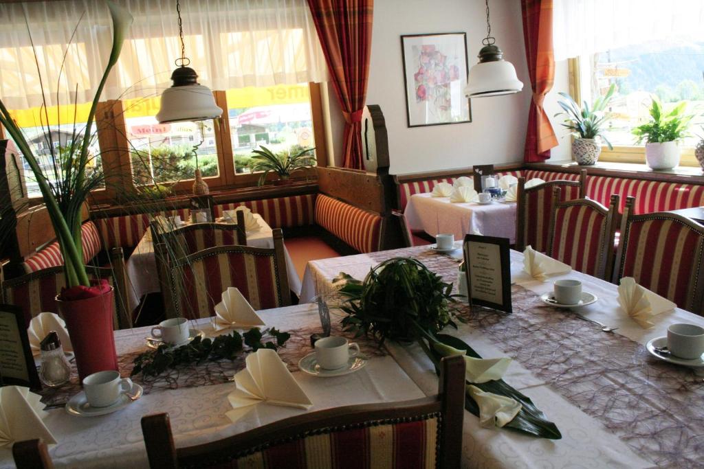 Restaurace v ubytování Hotel Gasthof Schweizerhaus
