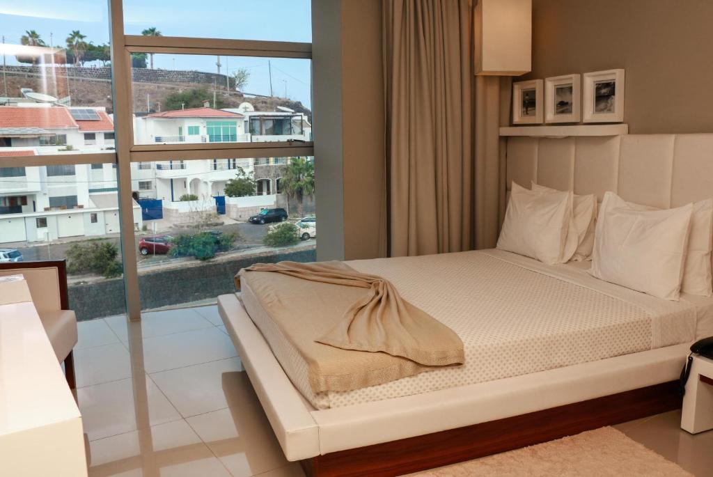 Postel nebo postele na pokoji v ubytování Hotel Vip Praia