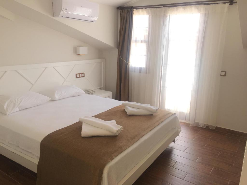 A bed or beds in a room at Elegance Hotel Kemer