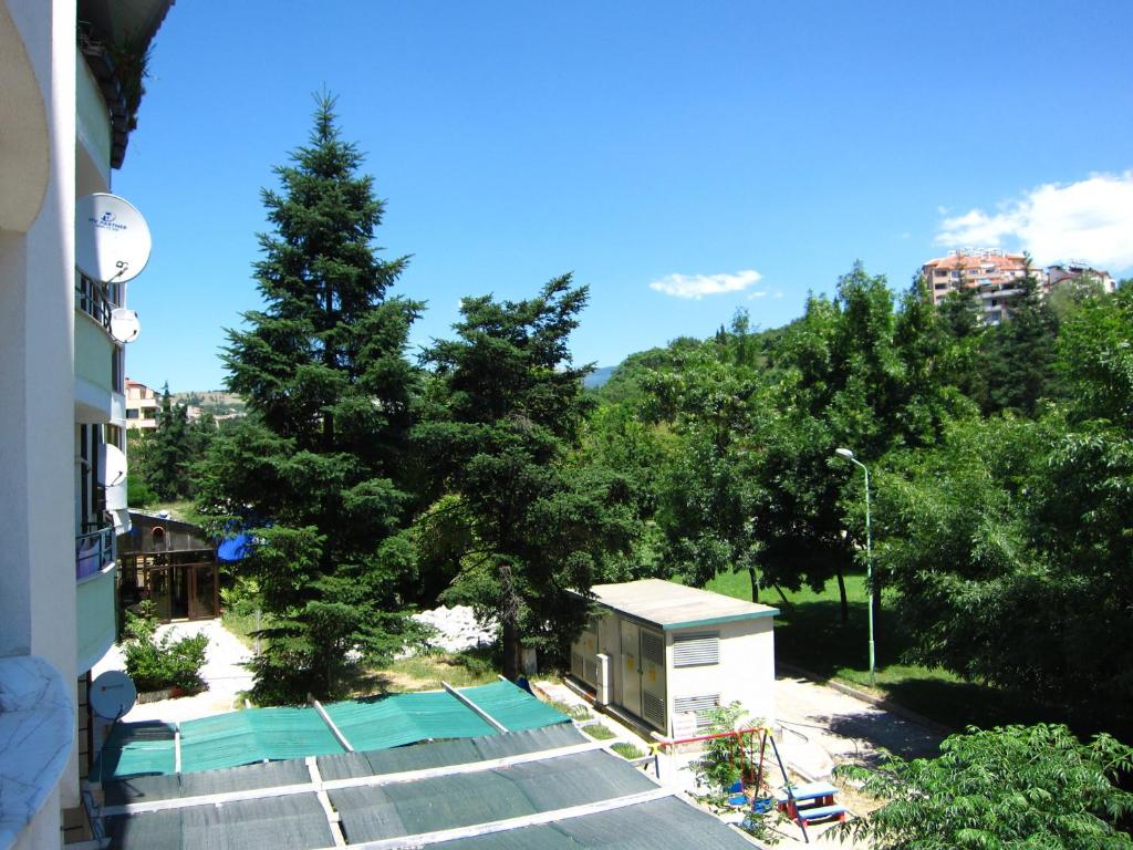 Bazén v ubytování Family Hotel Bistritsa nebo v jeho okolí