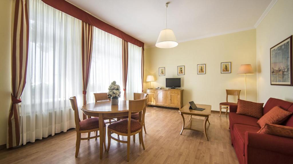 TV a/nebo společenská místnost v ubytování Hotel Ville Bianchi