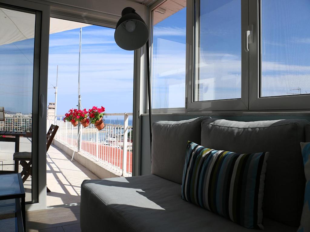 Posezení v ubytování Piraeus Apartment with Endless View
