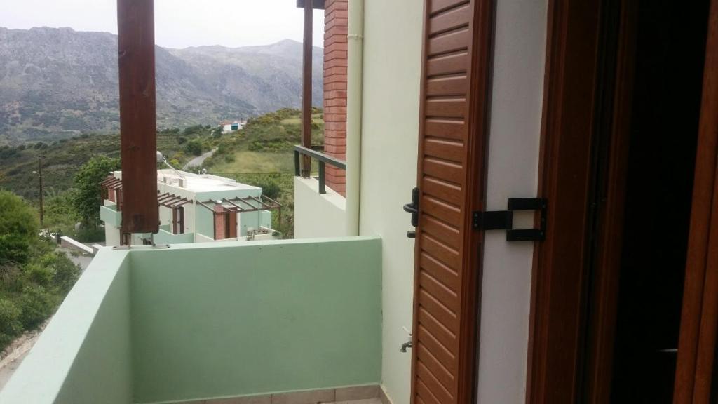 A general mountain view or a mountain view taken from Az apartmant