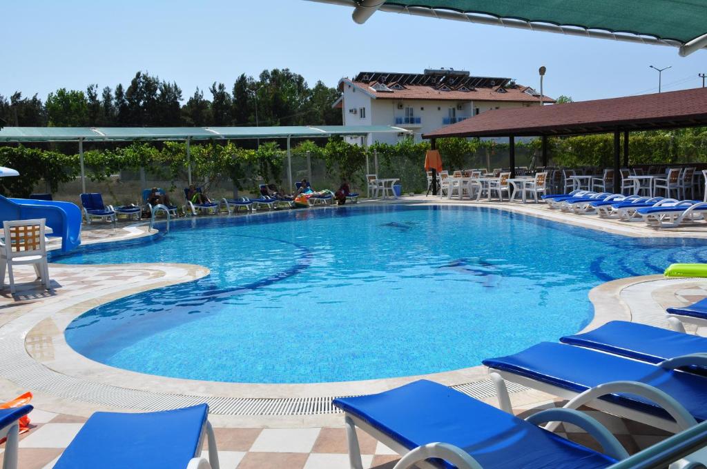 Bazén v ubytování Yavuzhan Hotel nebo v jeho okolí