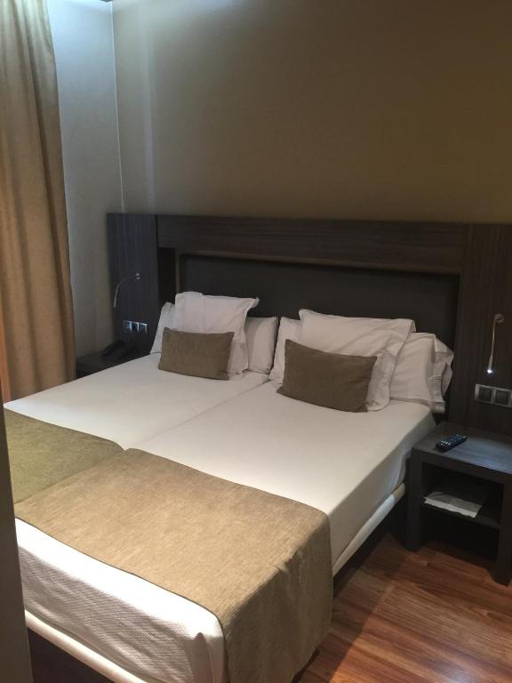 Hotel Oasis - Standard Room Exterior