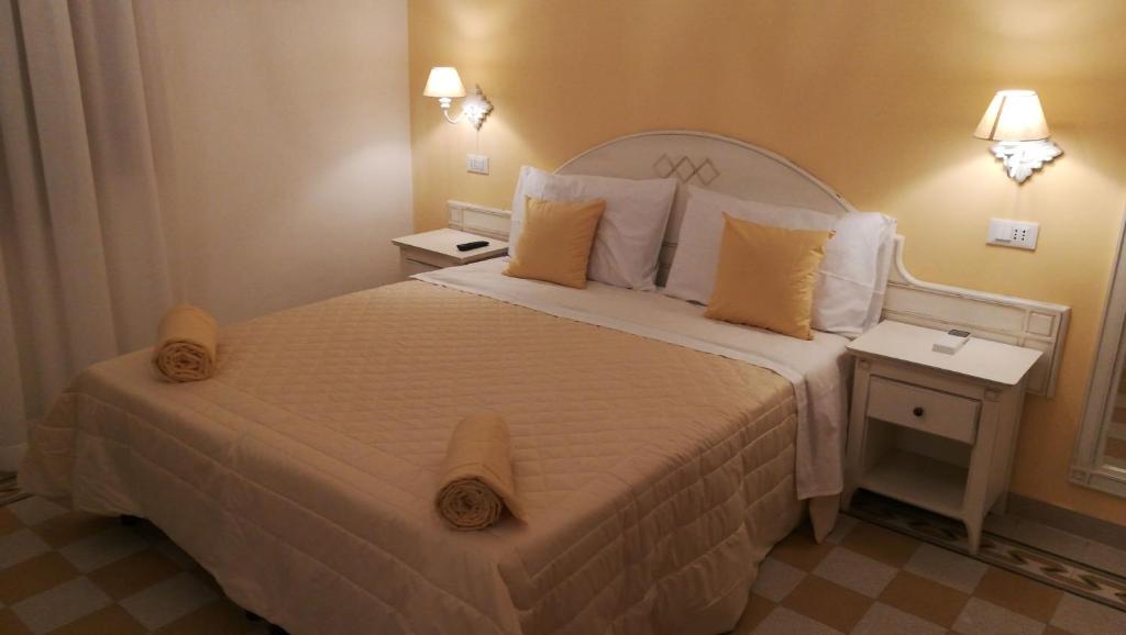 Łóżko lub łóżka w pokoju w obiekcie Guest House Domo Florenzia