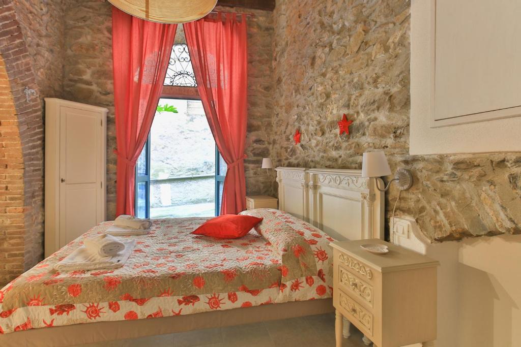 A bed or beds in a room at Mare amore @ Riomaggiore