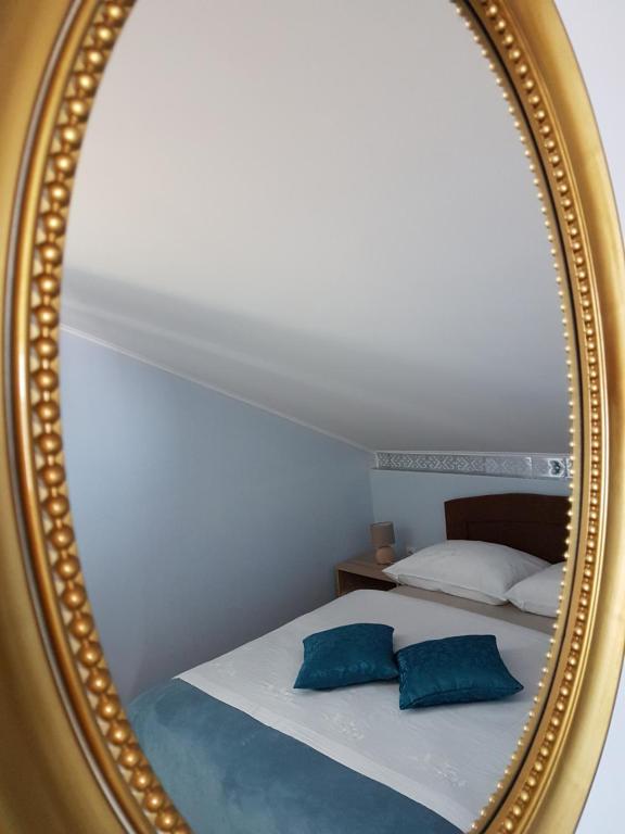 Postel nebo postele na pokoji v ubytování Apartments Suzana