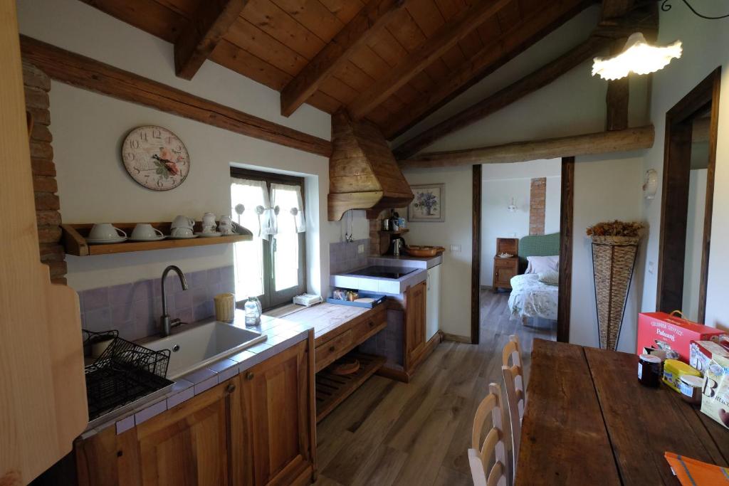 Kuchyň nebo kuchyňský kout v ubytování Cascina Bricco