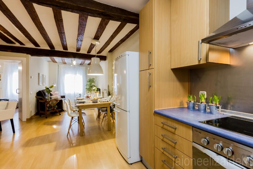 Kuchyň nebo kuchyňský kout v ubytování The Estafeta View Apartment