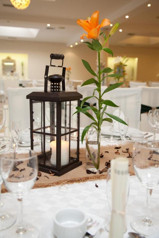 Reštaurácia alebo iné gastronomické zariadenie v ubytovaní Hostal Restaurante Dulcinea de El Toboso
