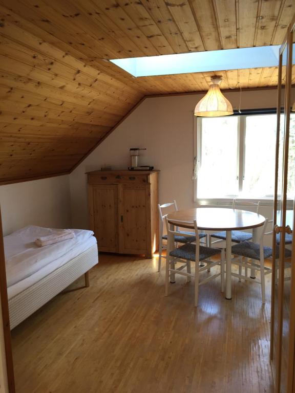 Postel nebo postele na pokoji v ubytování Idöborgs Stuguthyrning