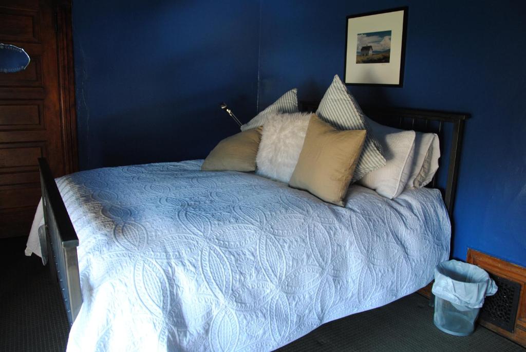 Off Broadway B & B photo