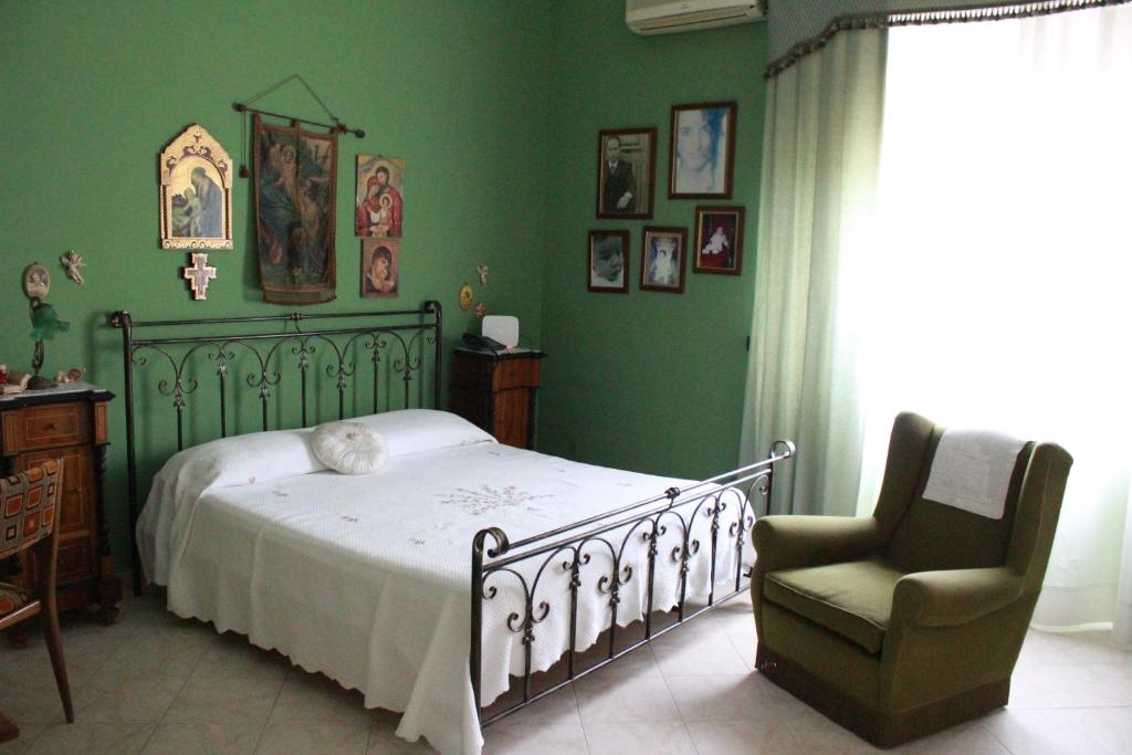リポストにあるB&B Betaniaの緑のベッドルーム(ベッド1台、椅子付)