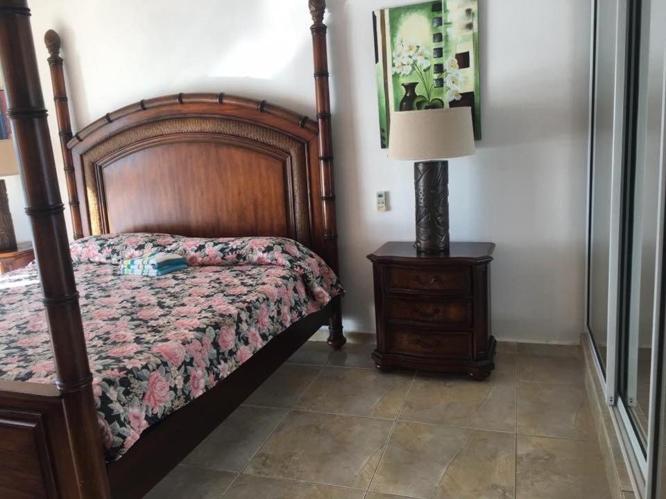 Ένα ή περισσότερα κρεβάτια σε δωμάτιο στο Hotel Colombus