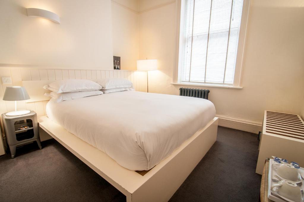 Letto o letti in una camera di Kellys Hotel