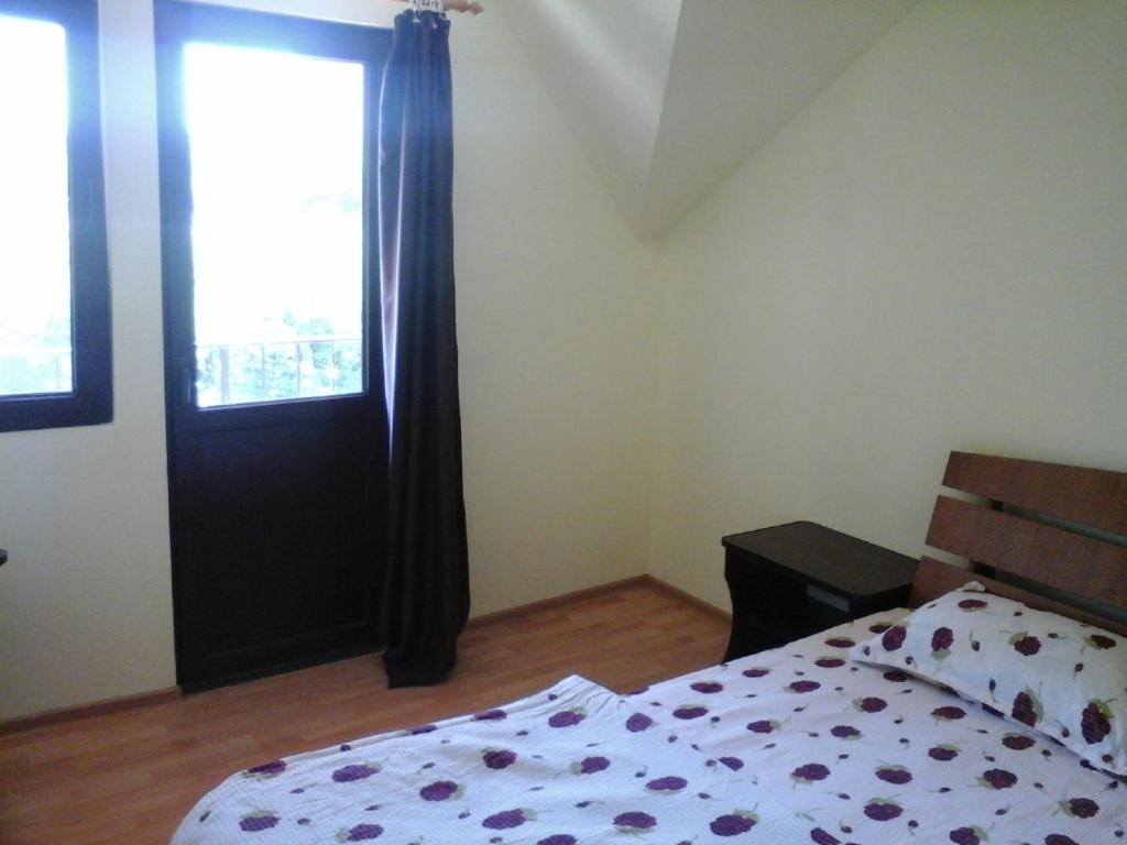 a bedroom with a bed and a window at Complex Turistic Ocna Sibiului in Ocna Sibiului