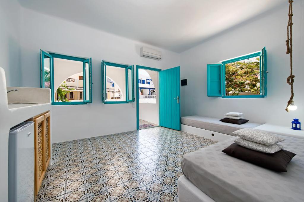 Postel nebo postele na pokoji v ubytování Nissia Beach Apartments & Suites