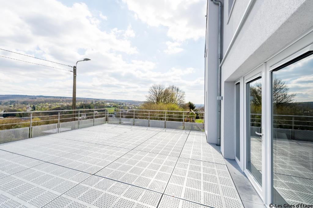 - un balcon avec vue dans l&#39;établissement Gîte Kaleo Eupen Jugendherberge, à Eupen