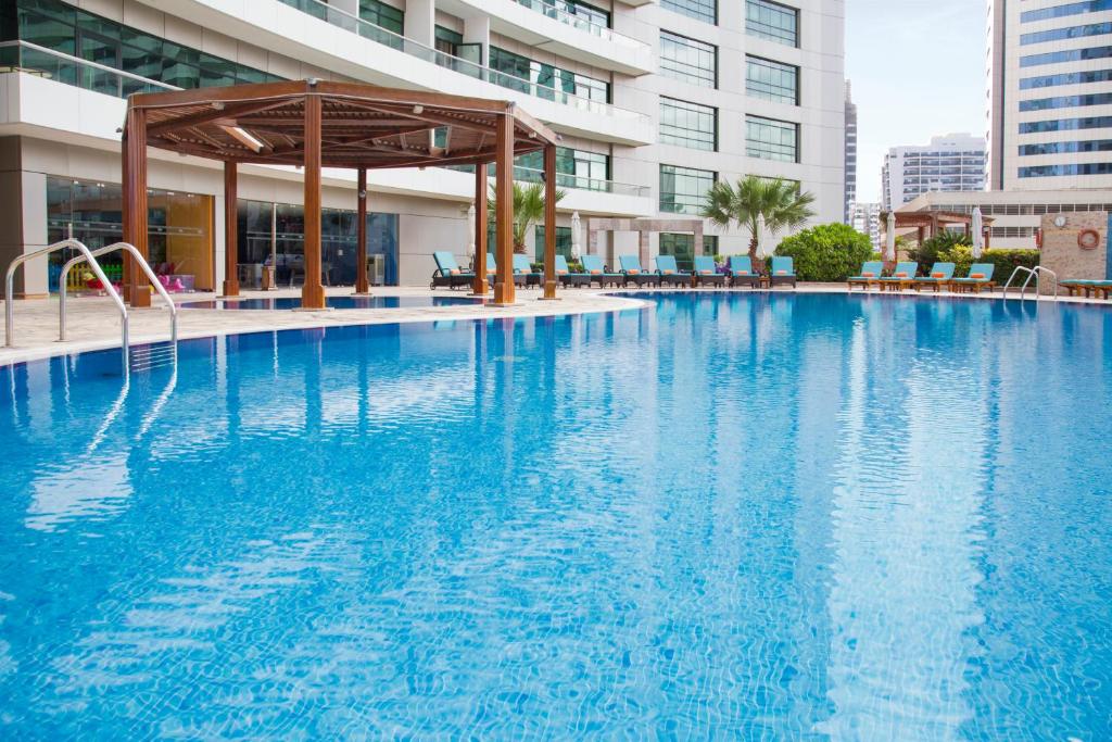 Bazén v ubytování TIME Oak Hotel & Suites nebo v jeho okolí